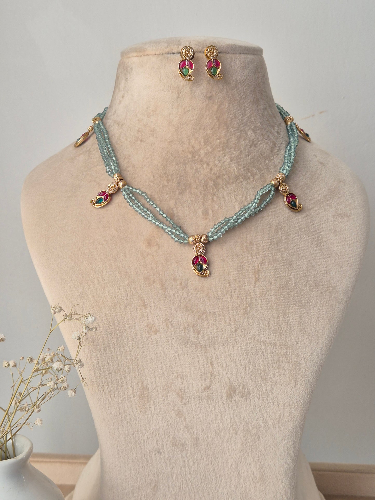 Suvra Necklace Set