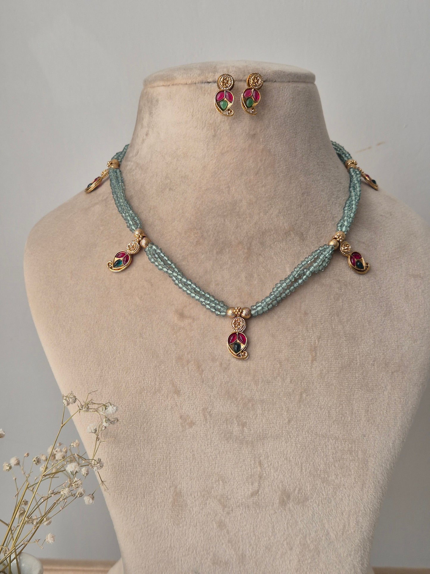 Suvra Necklace Set