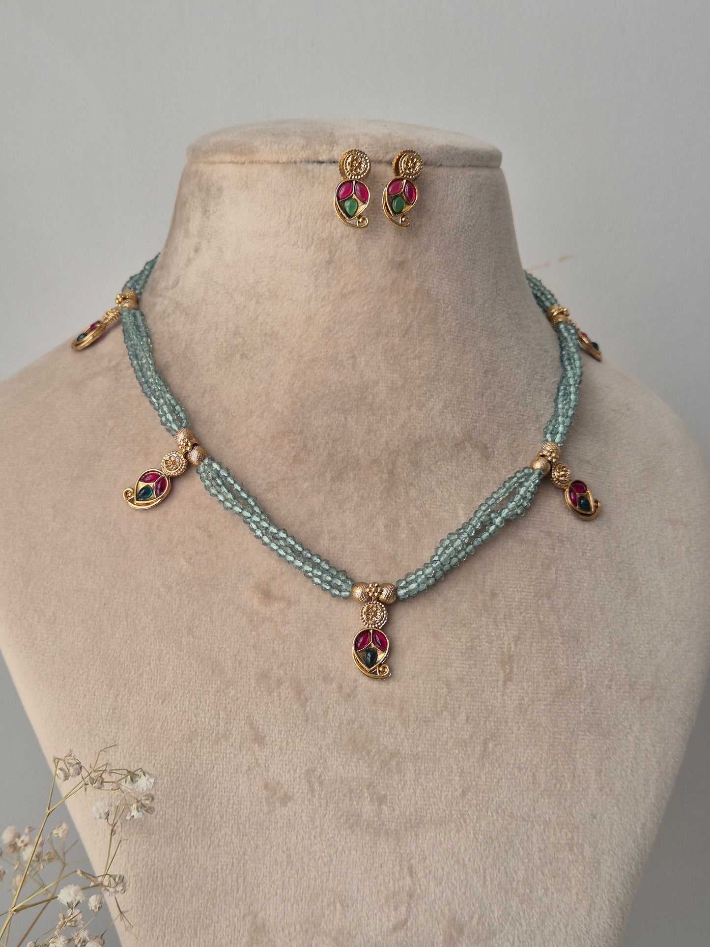 Suvra Necklace Set