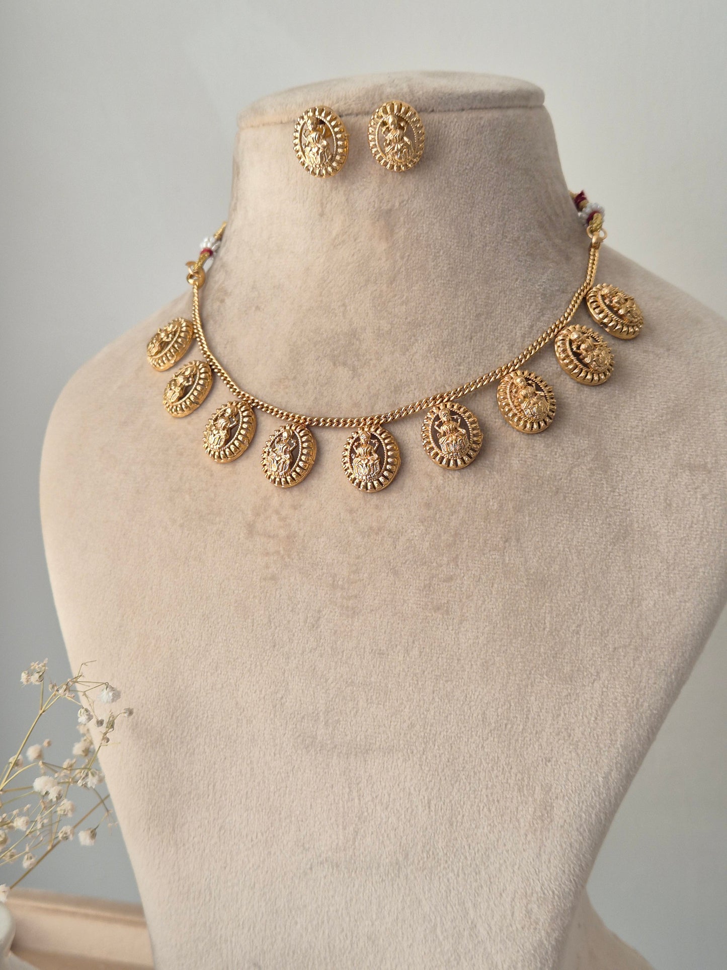 Navisha Necklace Set