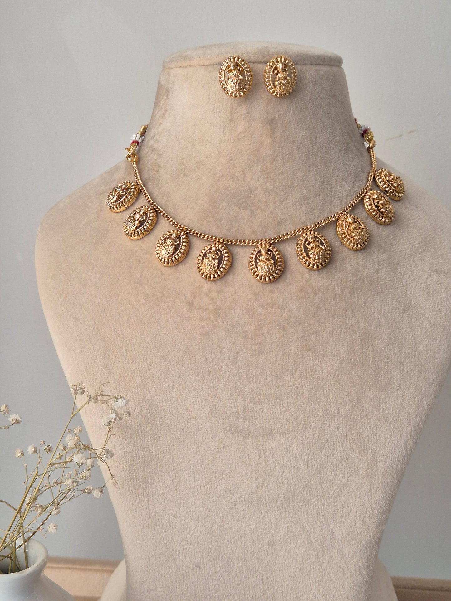Navisha Necklace Set