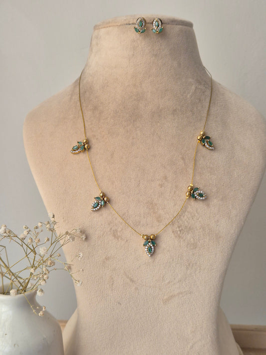 Jiyana Invisible Chain Necklace Set