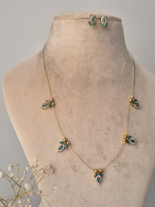 Jiyana Invisible Chain Necklace Set