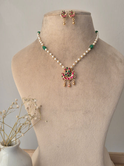 Devna Necklace Set