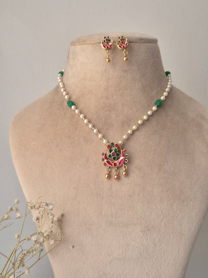 Devna Necklace Set