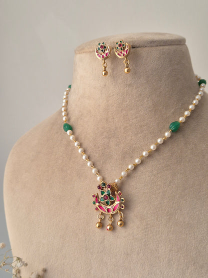 Devna Necklace Set