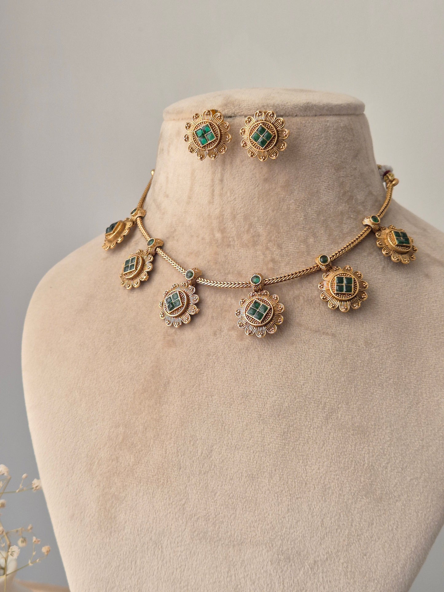 Lopa Necklace Set
