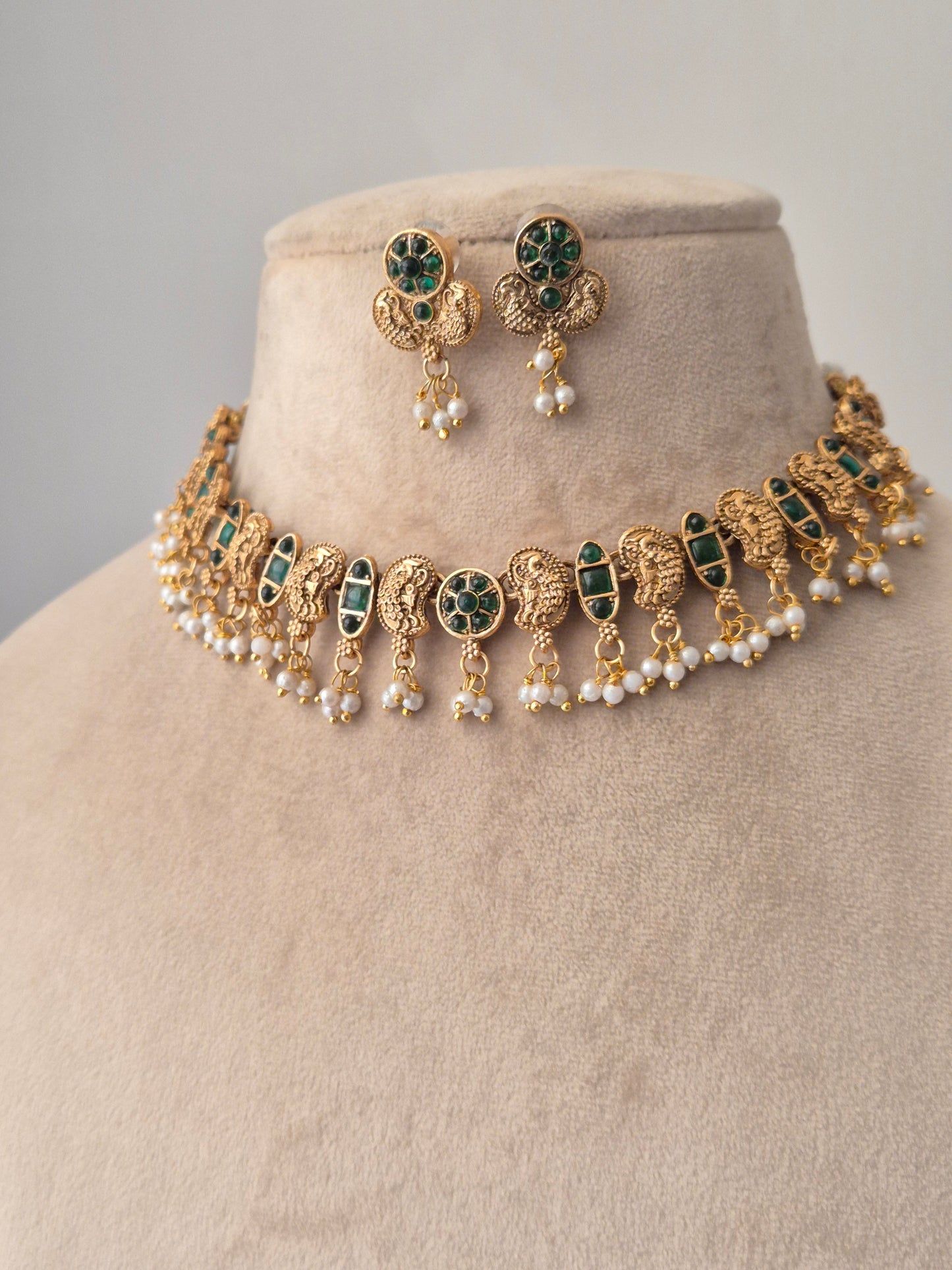 Briji Necklace Set