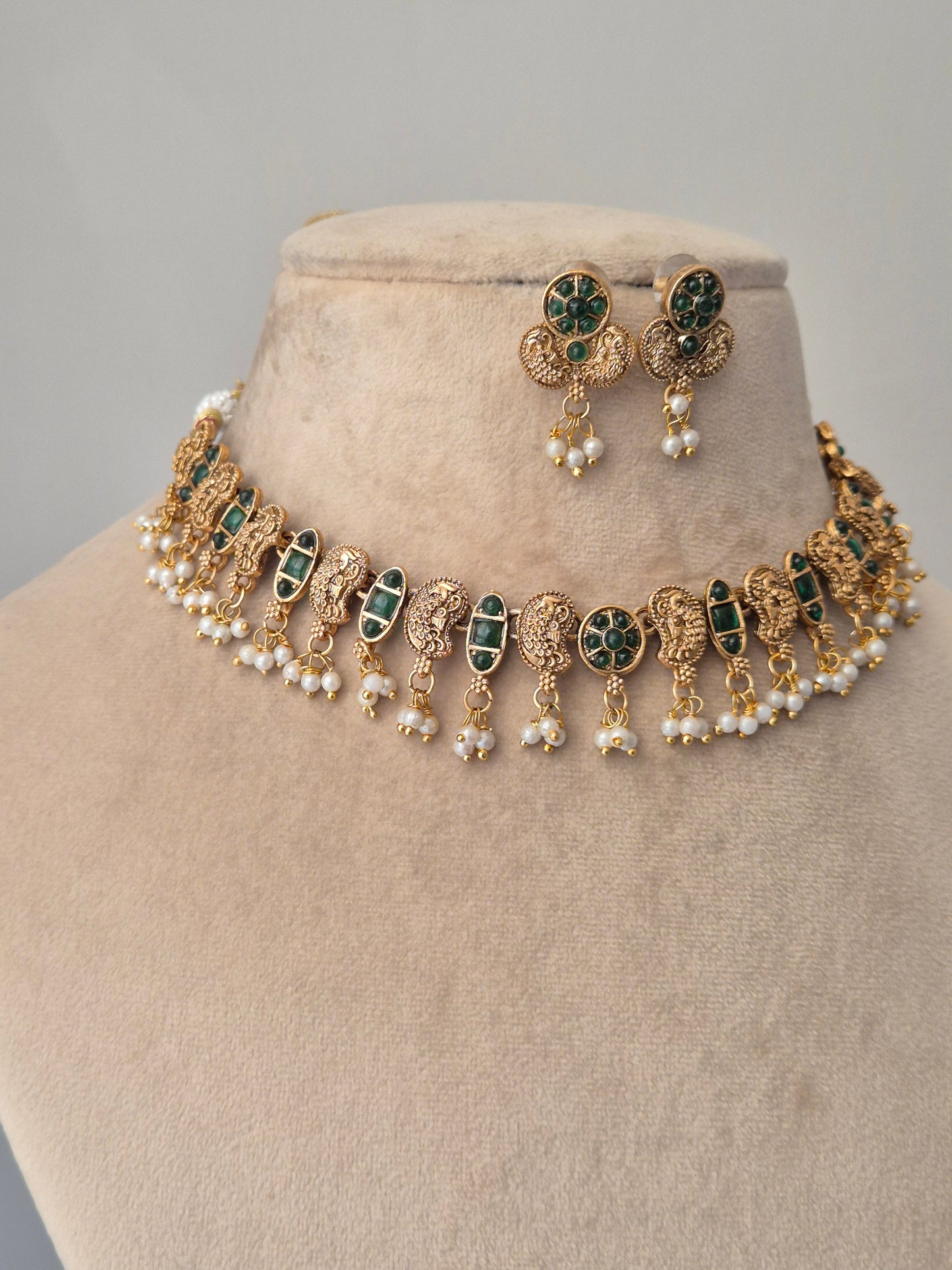 Briji Necklace Set