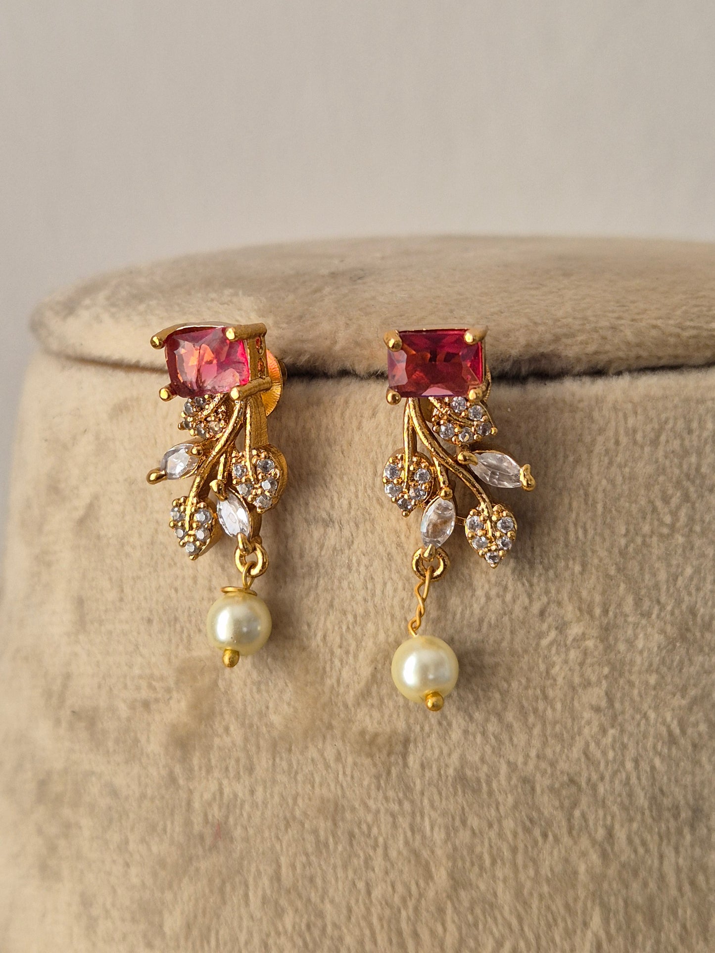 Yukta Necklace Set