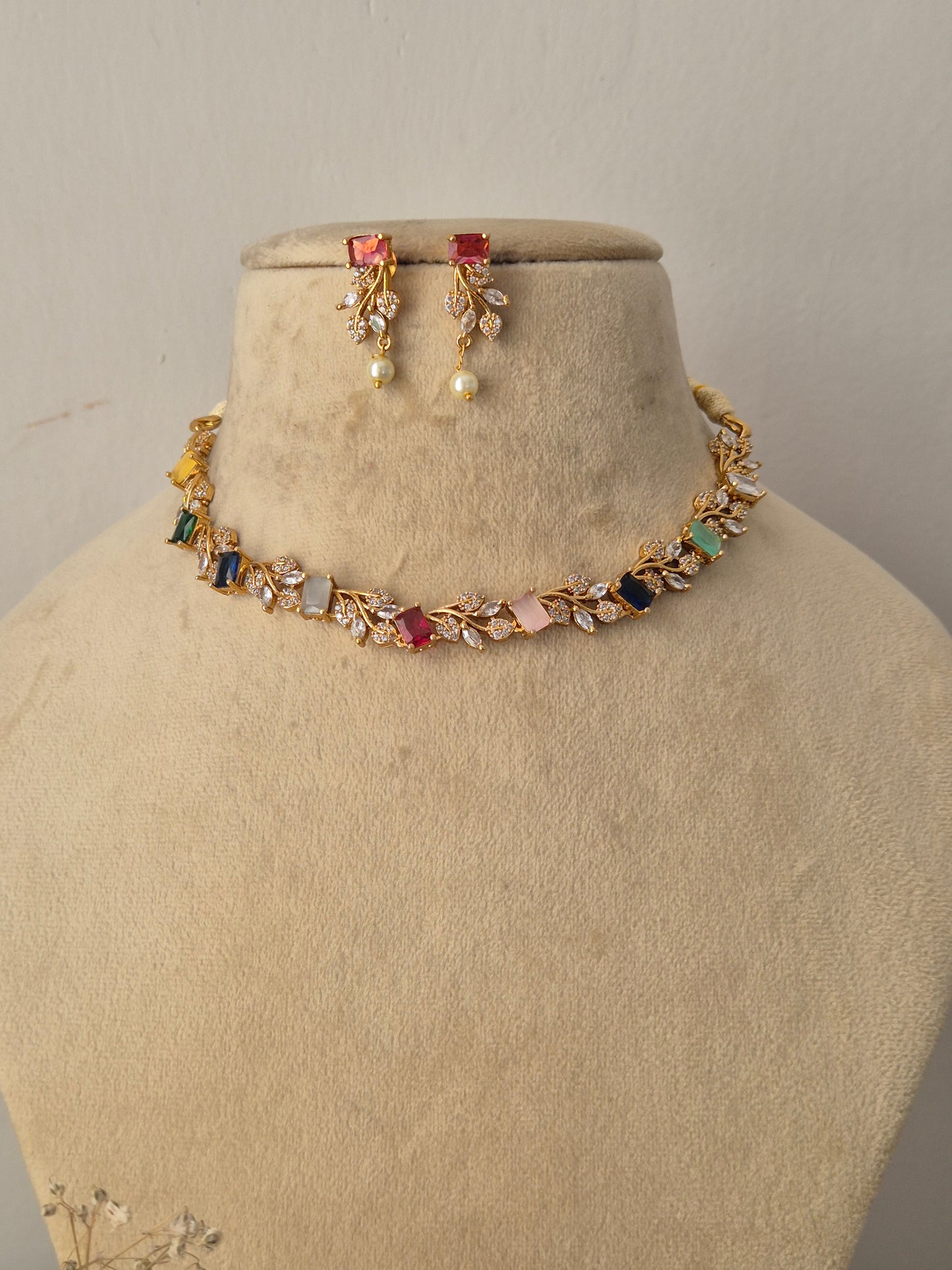 Yukta Necklace Set