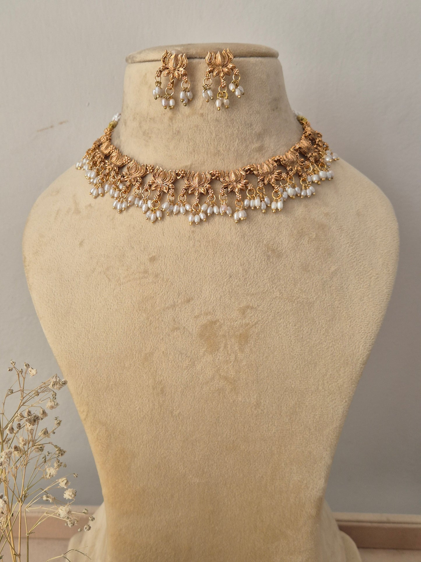 Dyuti Necklace Set