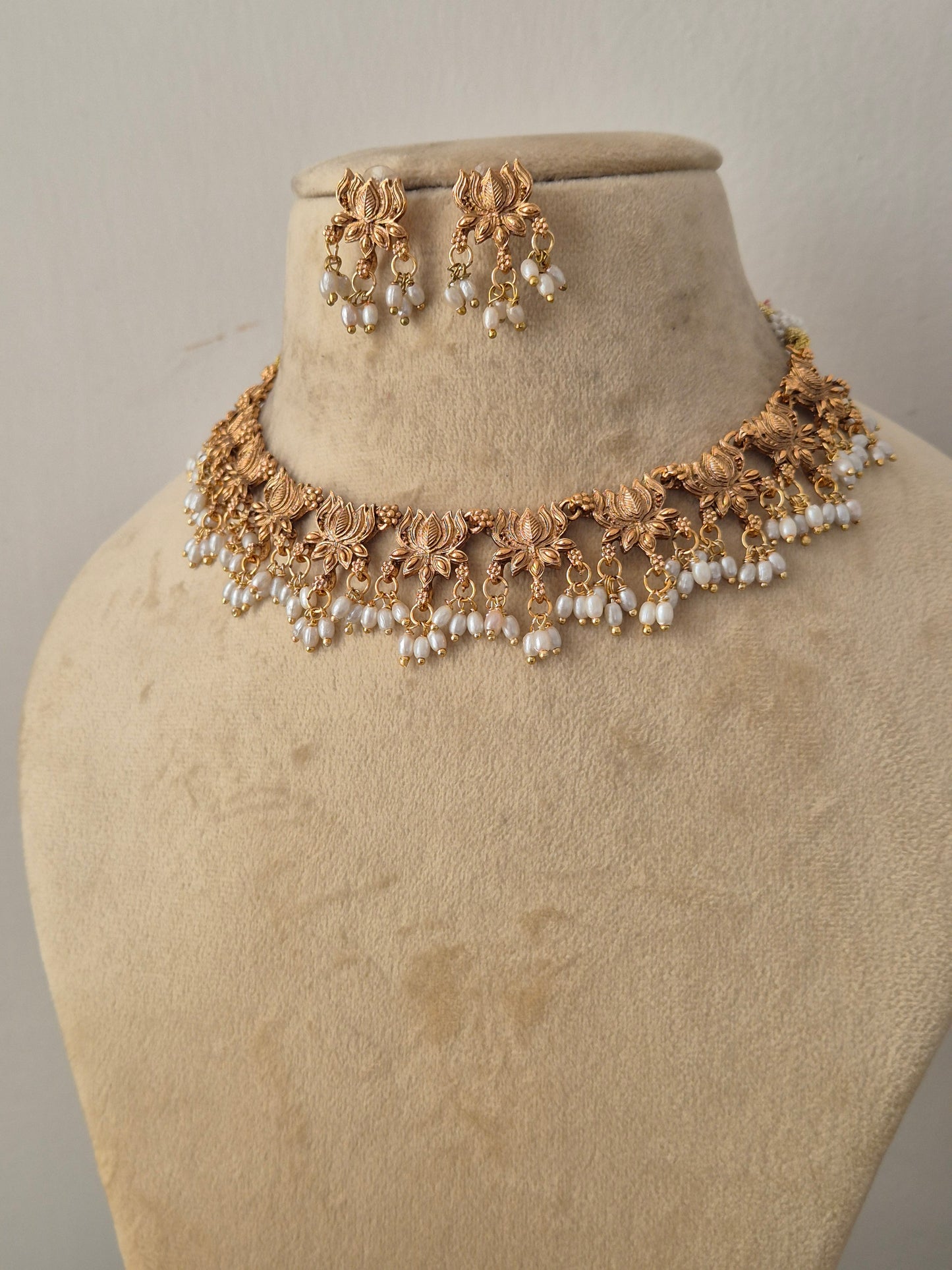 Dyuti Necklace Set