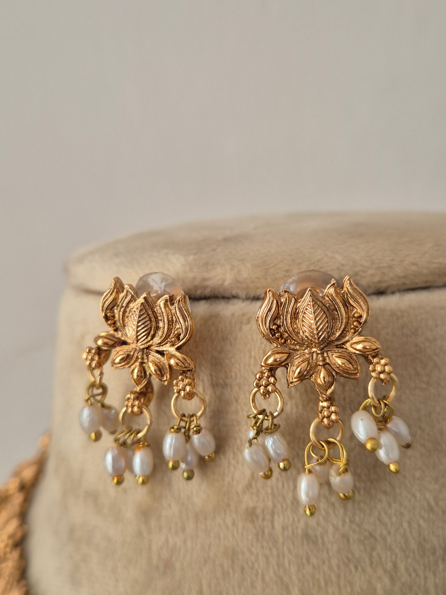 Dyuti Necklace Set