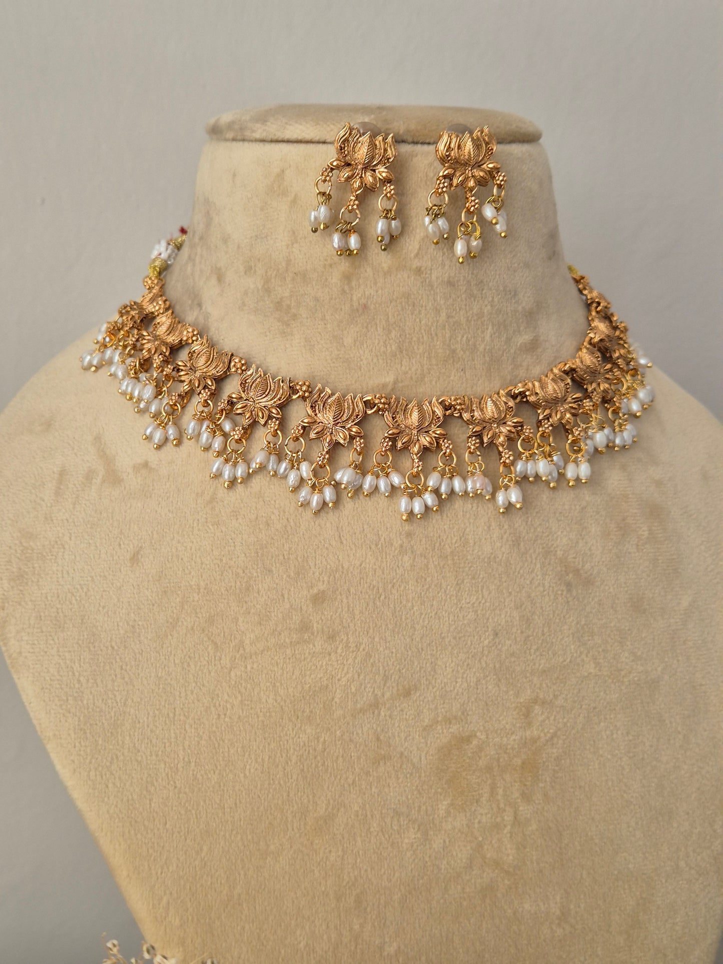 Dyuti Necklace Set