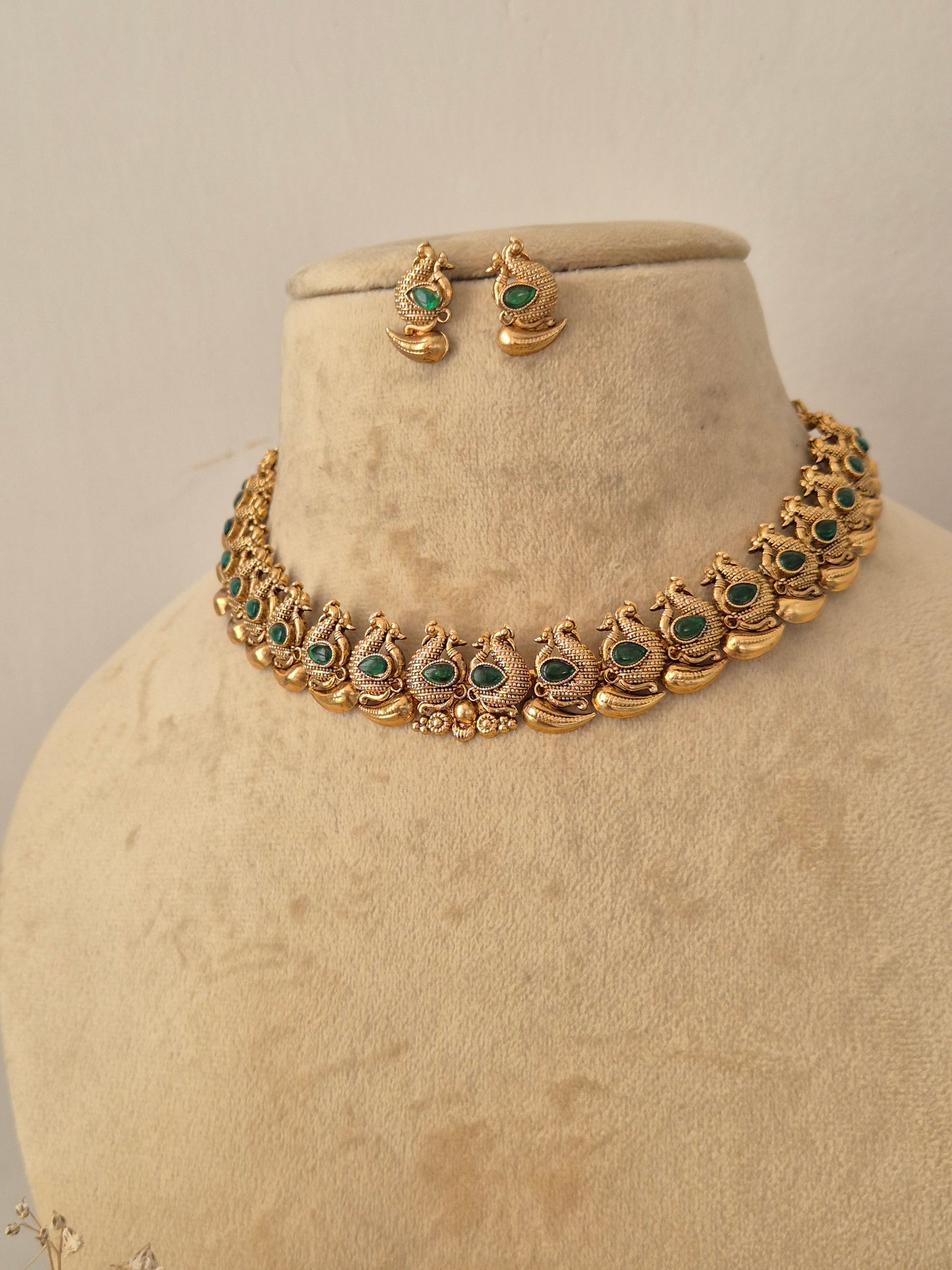 Bhanvi Necklace Set