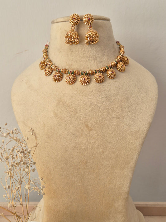 Yahvi Necklace Set