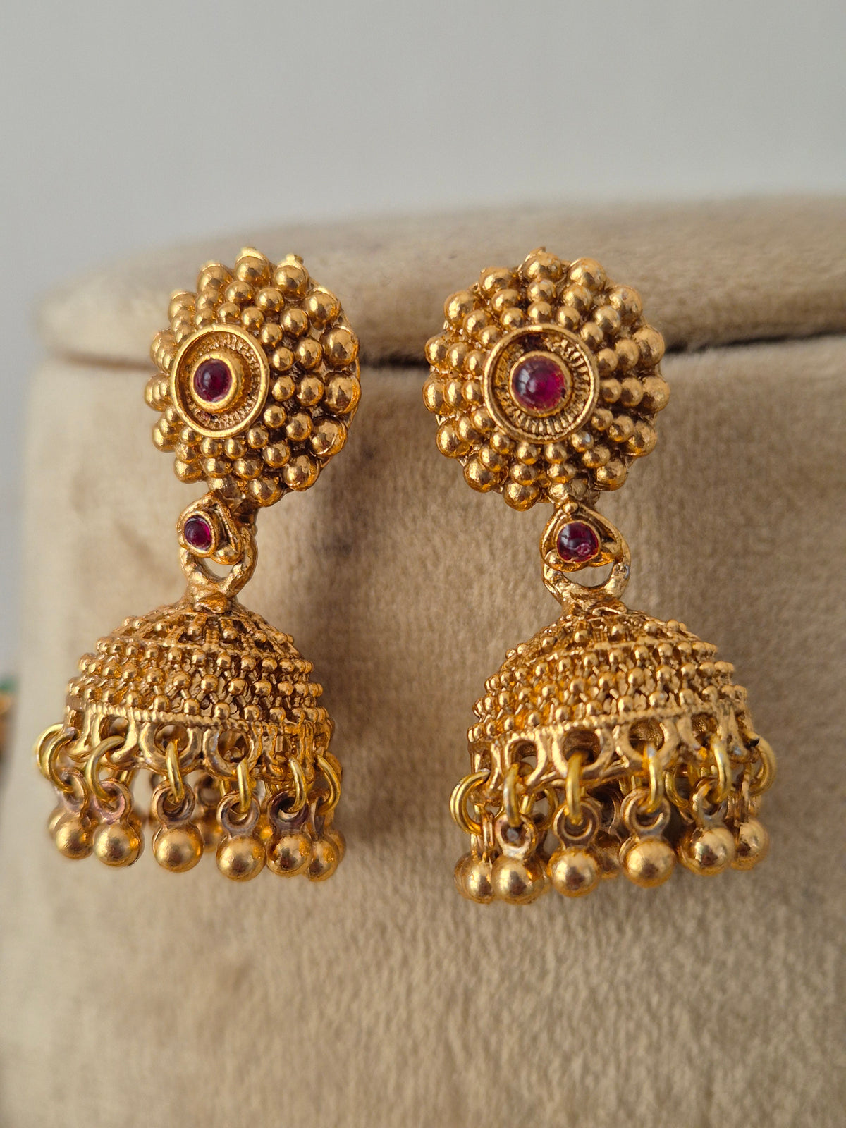 Yahvi Necklace Set