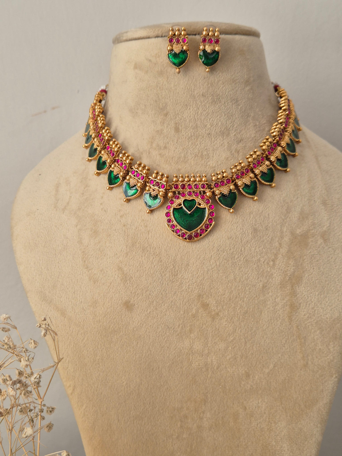 Bhavishya Necklace Set