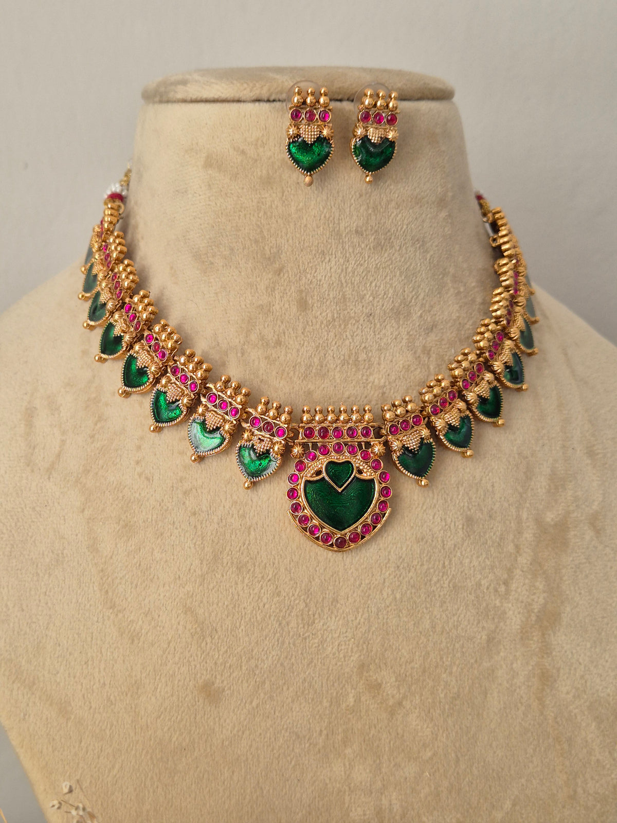 Bhavishya Necklace Set