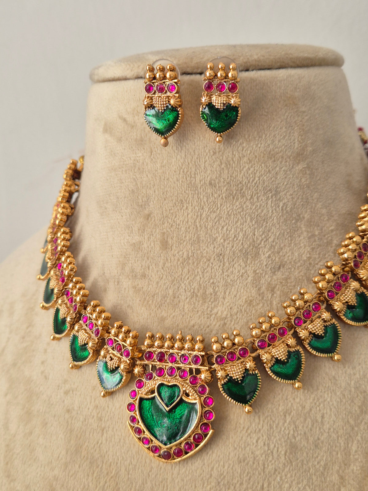 Bhavishya Necklace Set