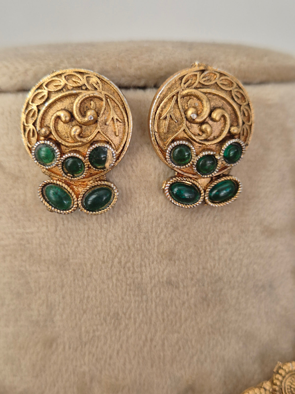 Vedha Necklace Set