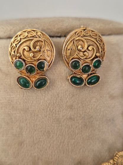 Vedha Necklace Set