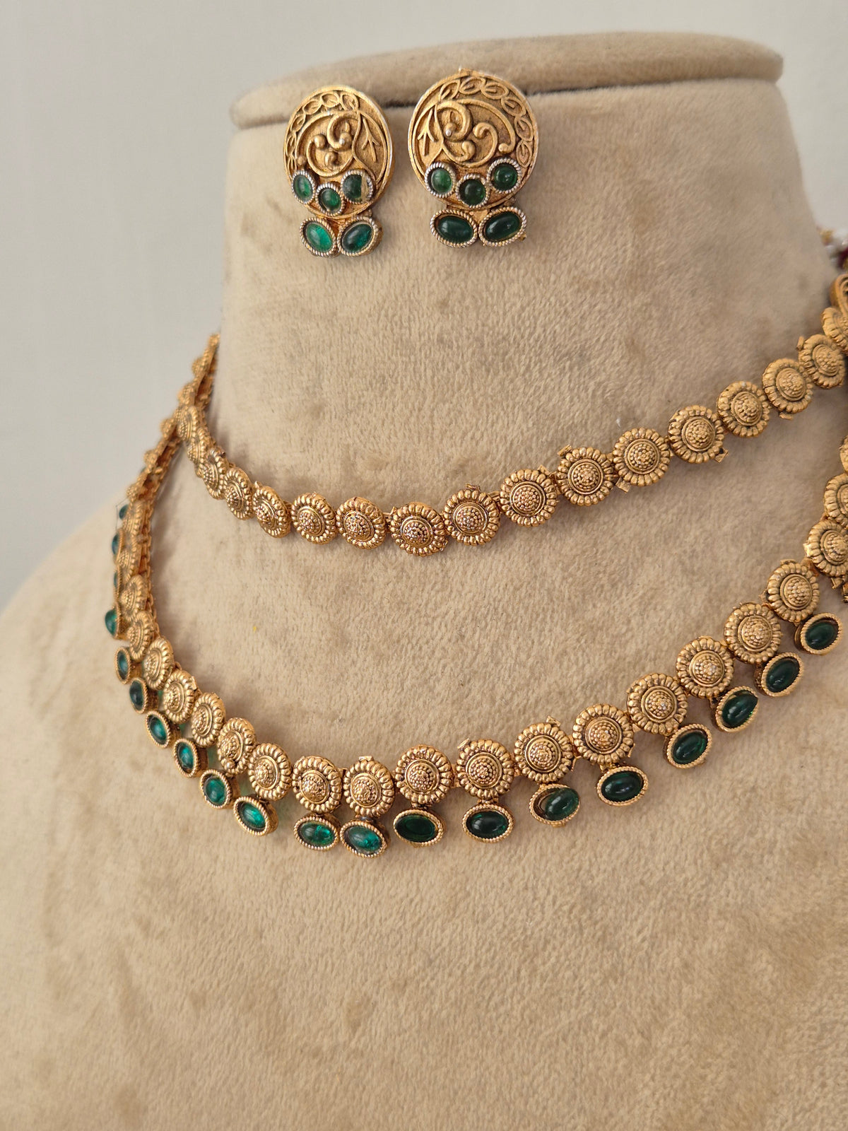 Vedha Necklace Set