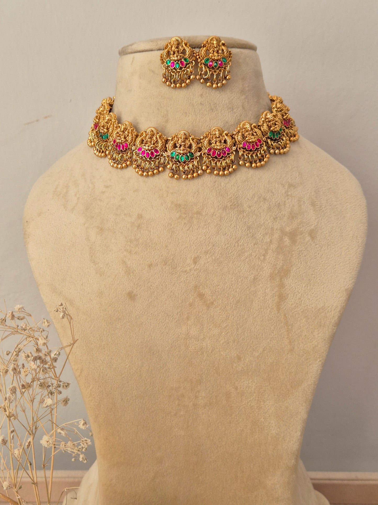 Gagana Necklace Set