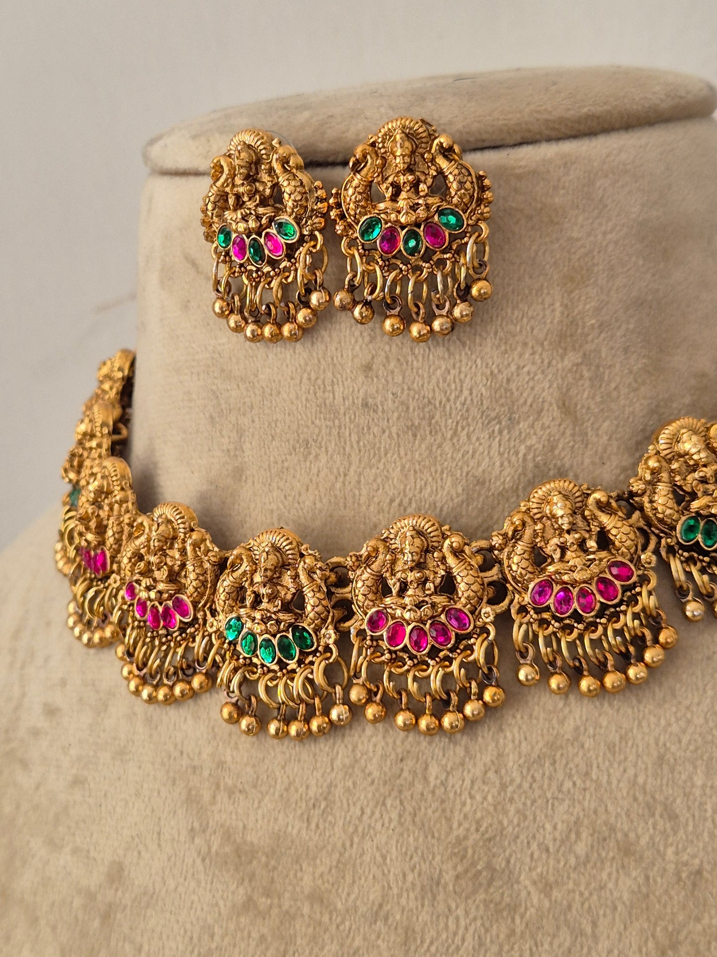Gagana Necklace Set