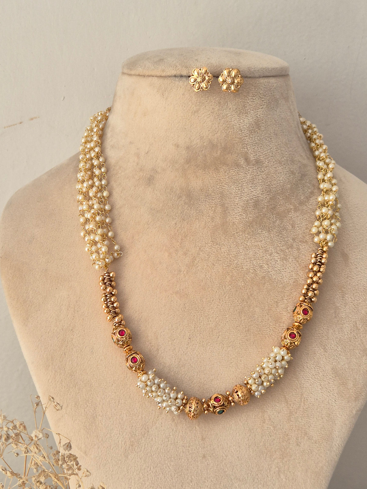 Wanya Necklace Set