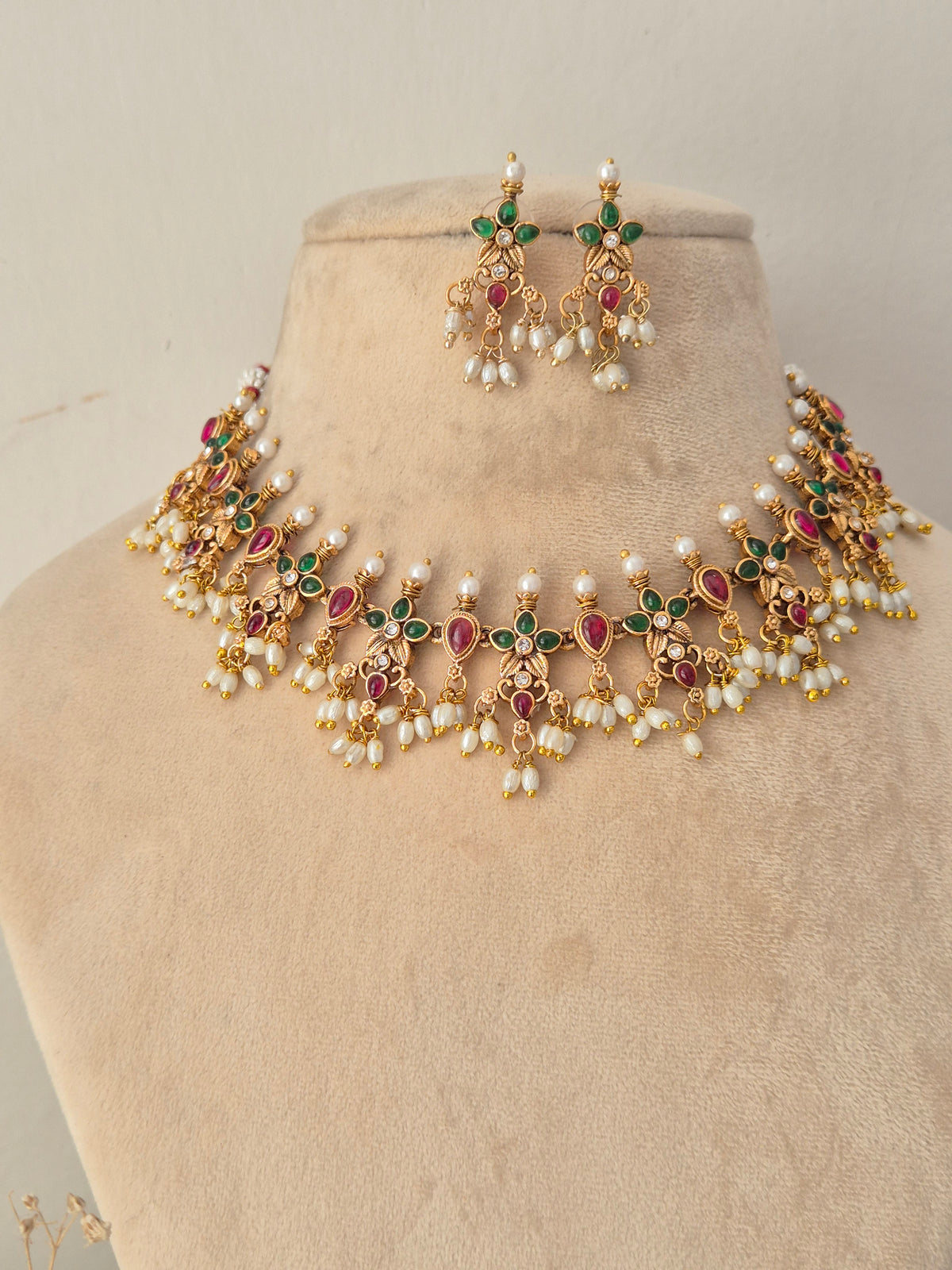 Rutvika Necklace Set
