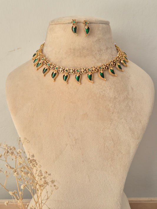 Veetika Necklace Set