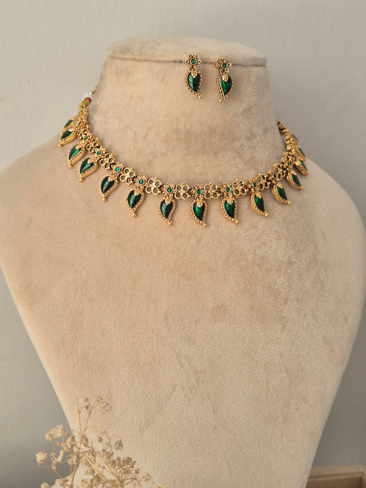 Veetika Necklace Set