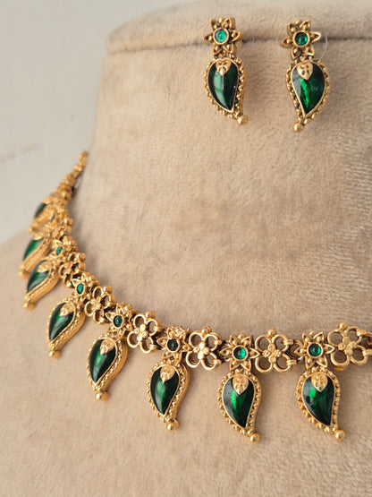 Veetika Necklace Set