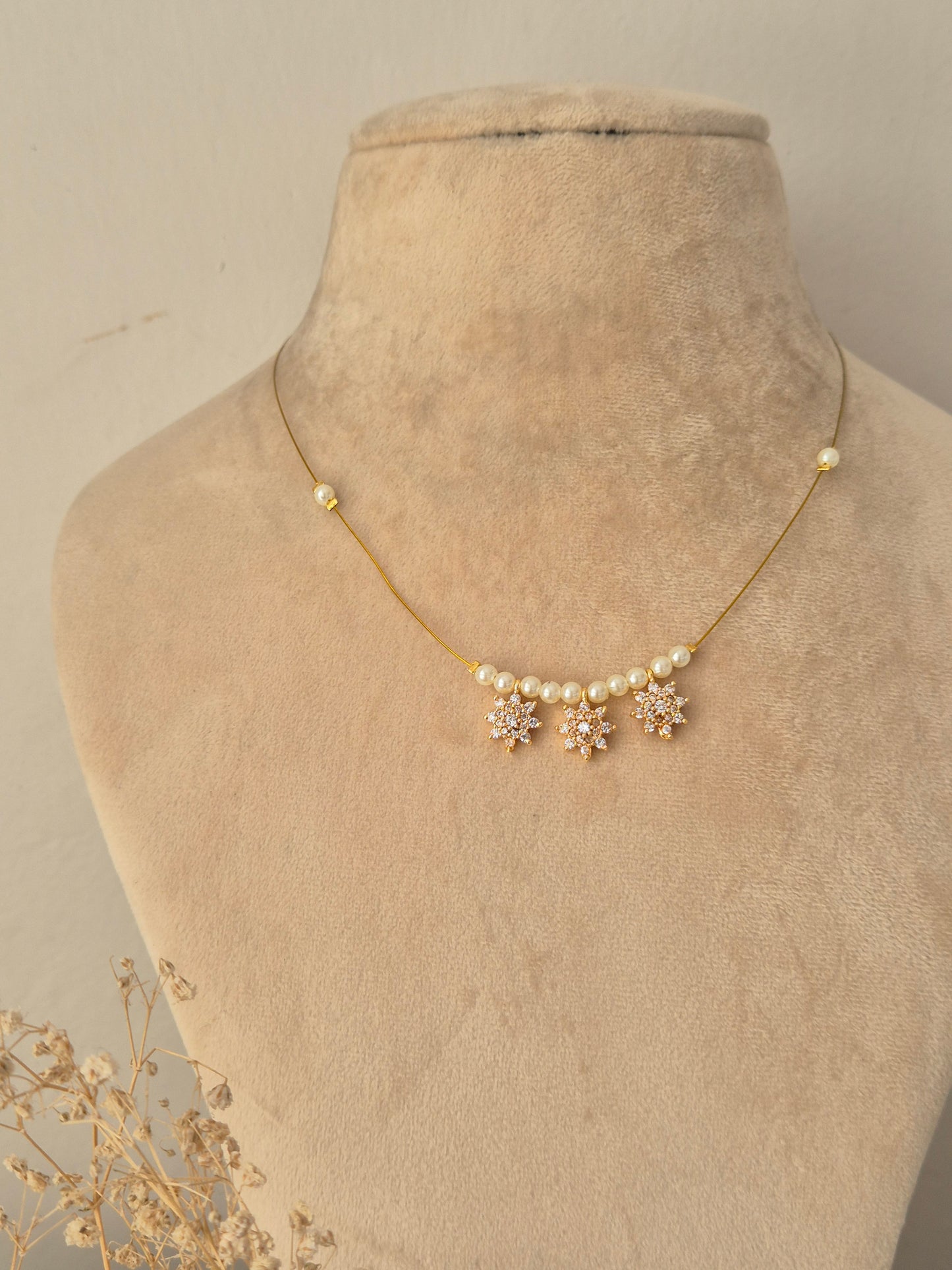 Yaari Invisible Necklace