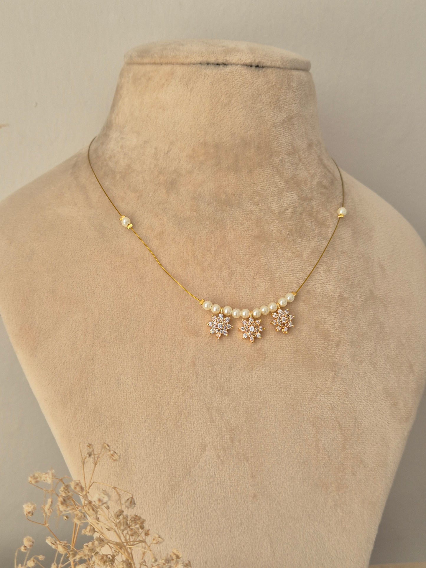 Yaari Invisible Necklace