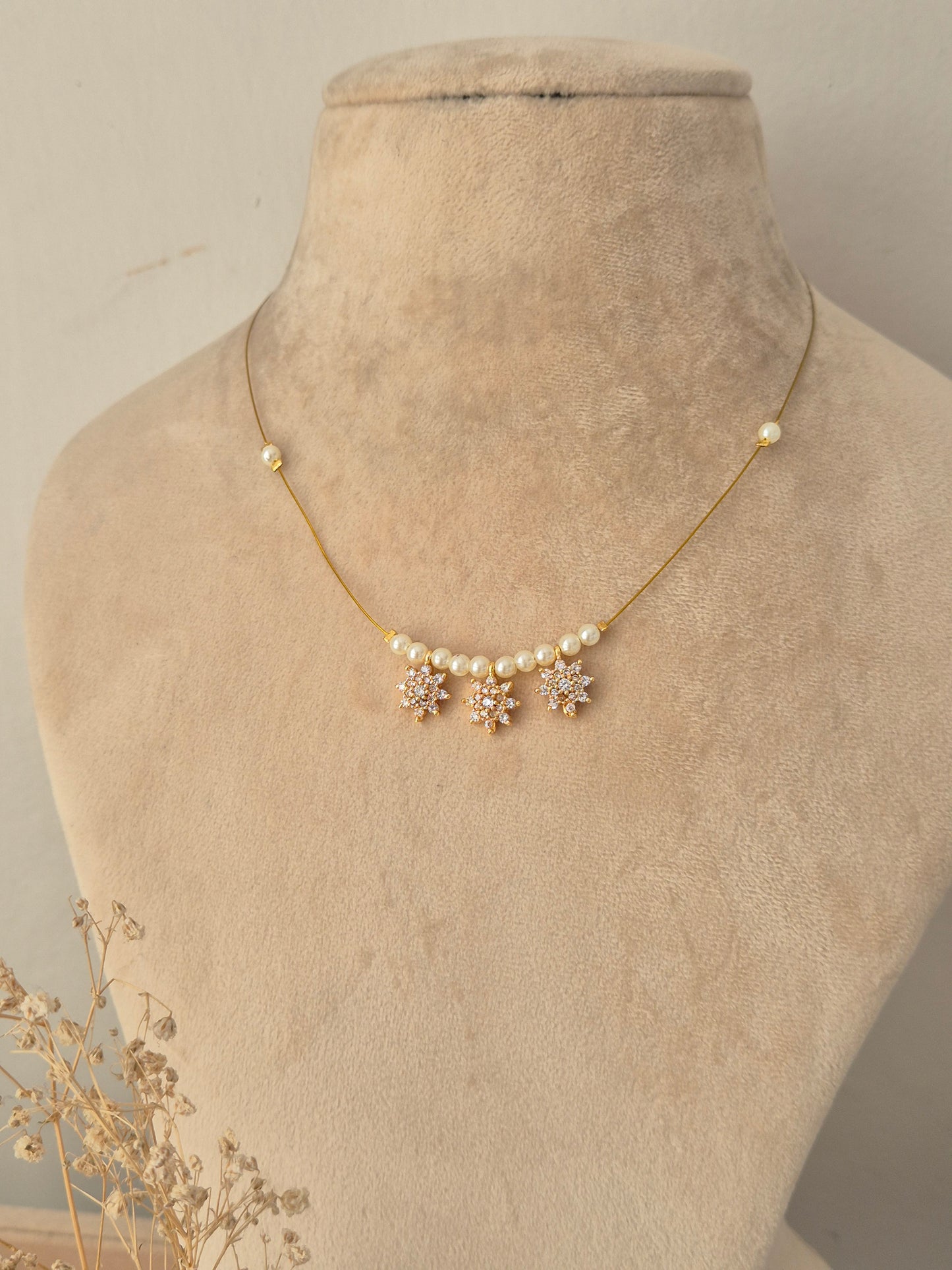 Yaari Invisible Necklace
