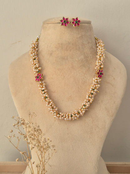 Vinya Necklace Set