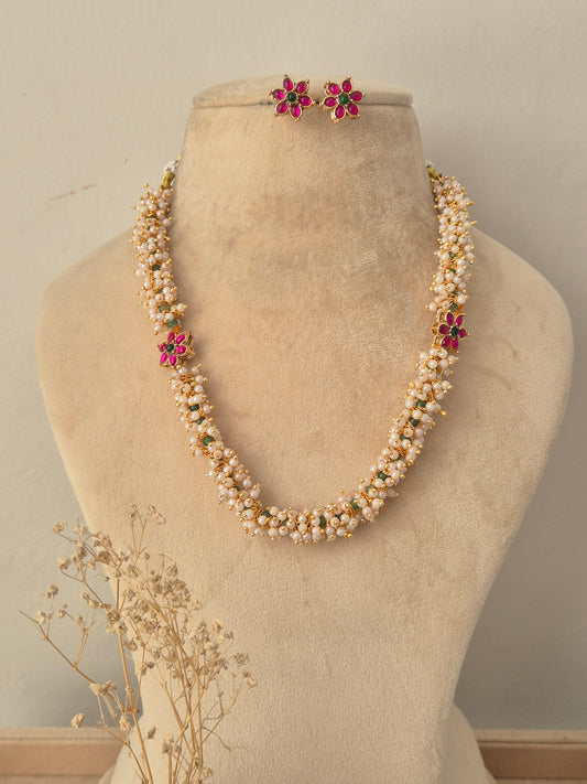 Vinya Necklace Set