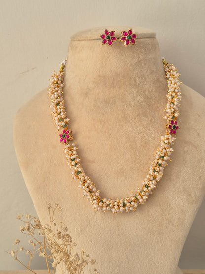 Vinya Necklace Set
