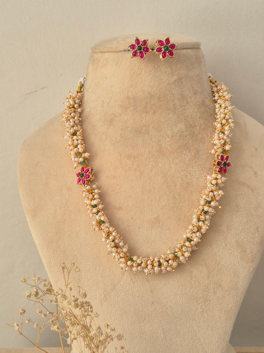 Vinya Necklace Set