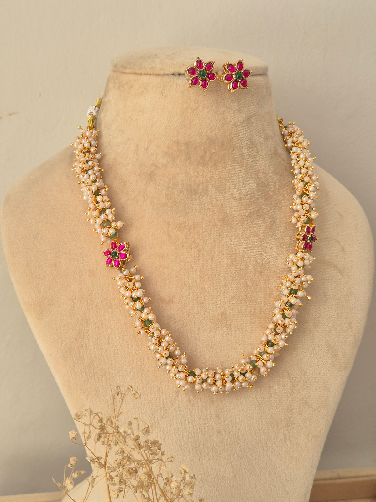 Vinya Necklace Set