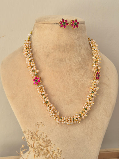 Vinya Necklace Set