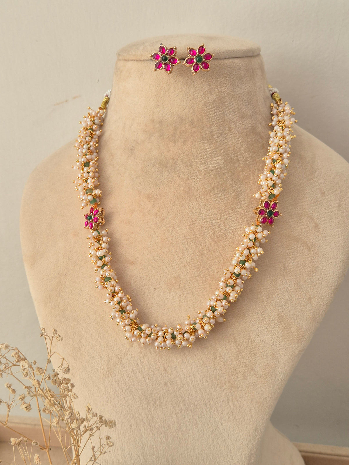 Vinya Necklace Set