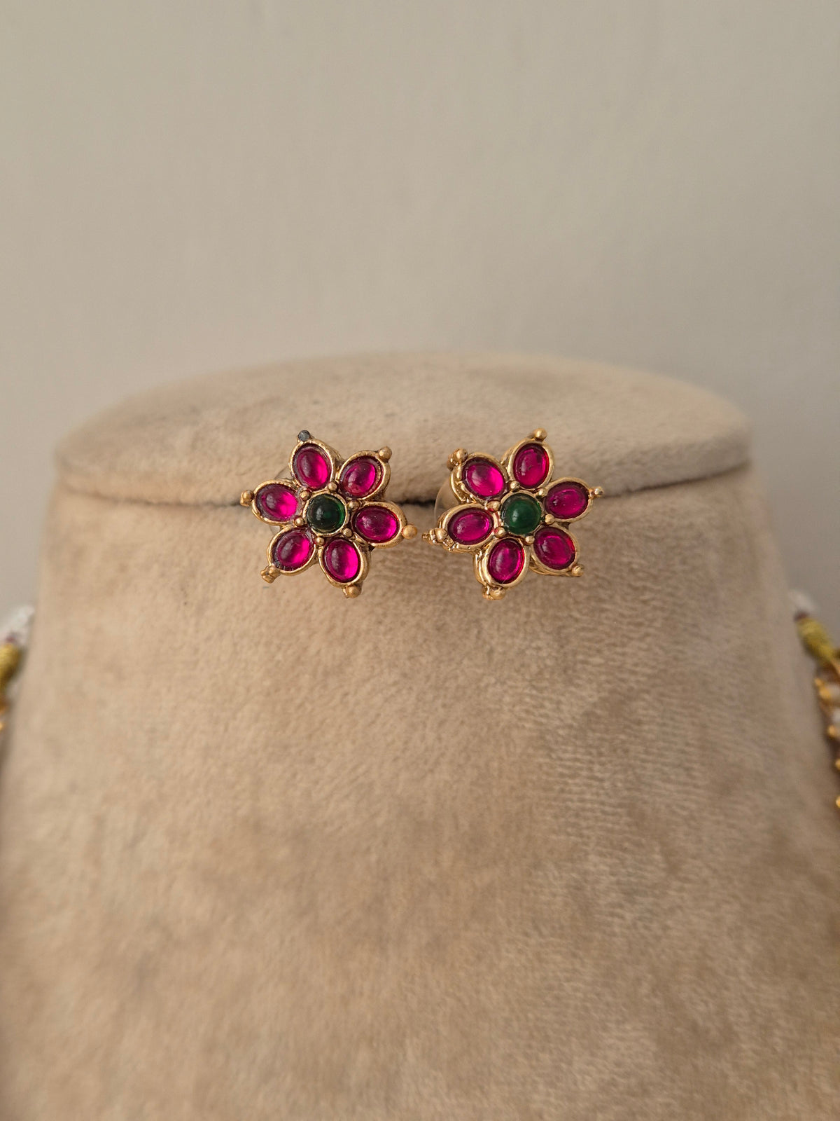 Vinya Necklace Set