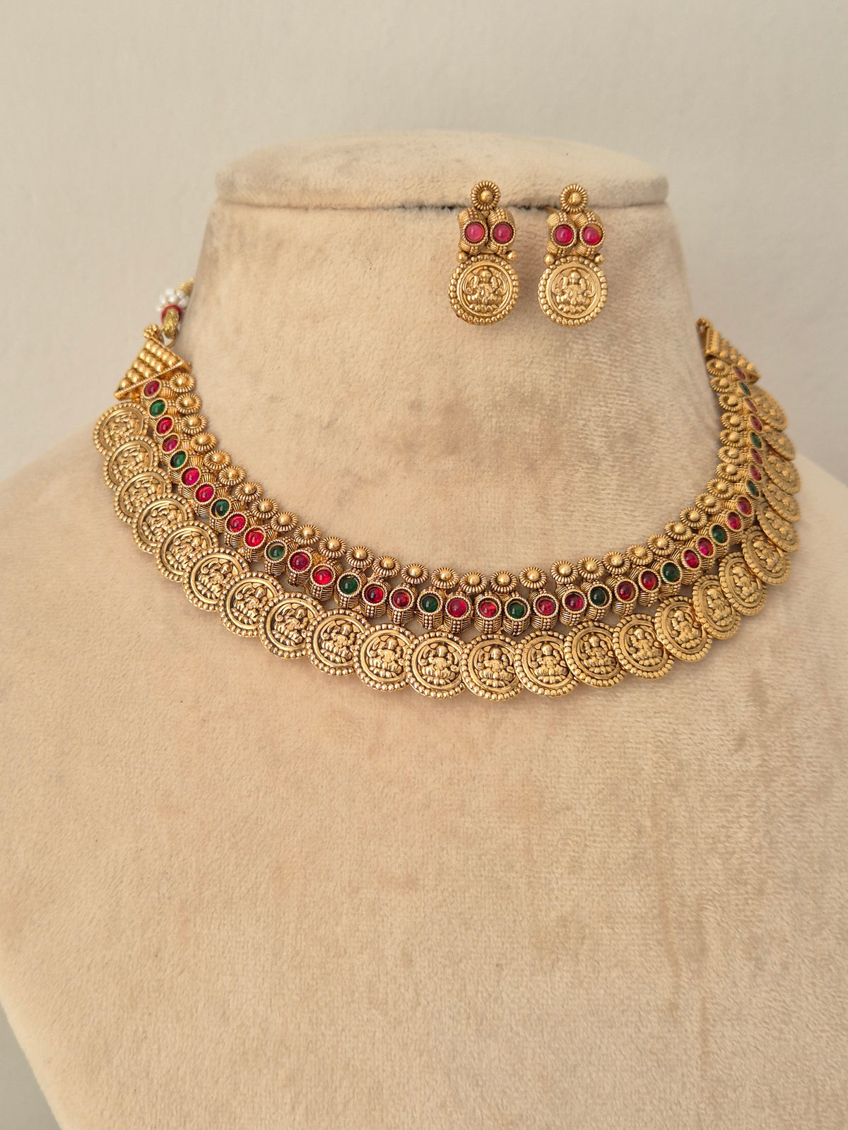 Dravya Necklace Set