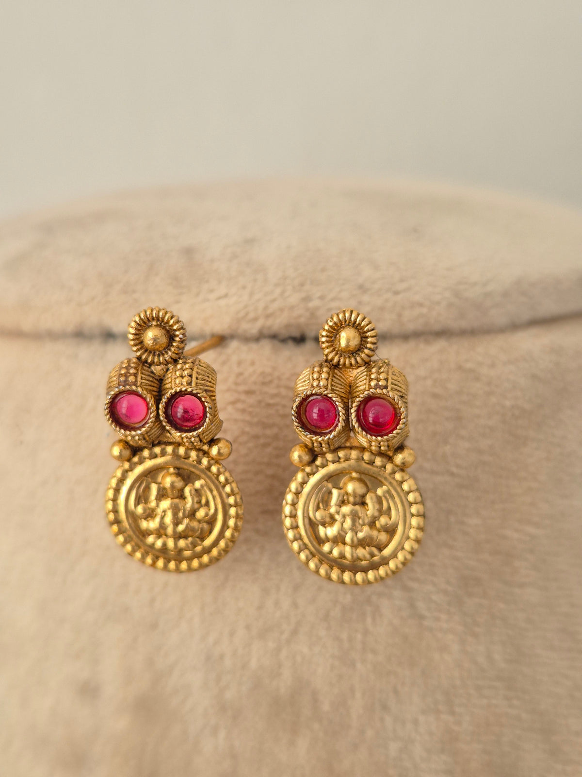 Dravya Necklace Set