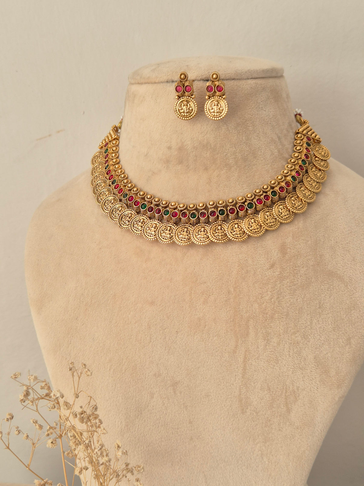 Dravya Necklace Set