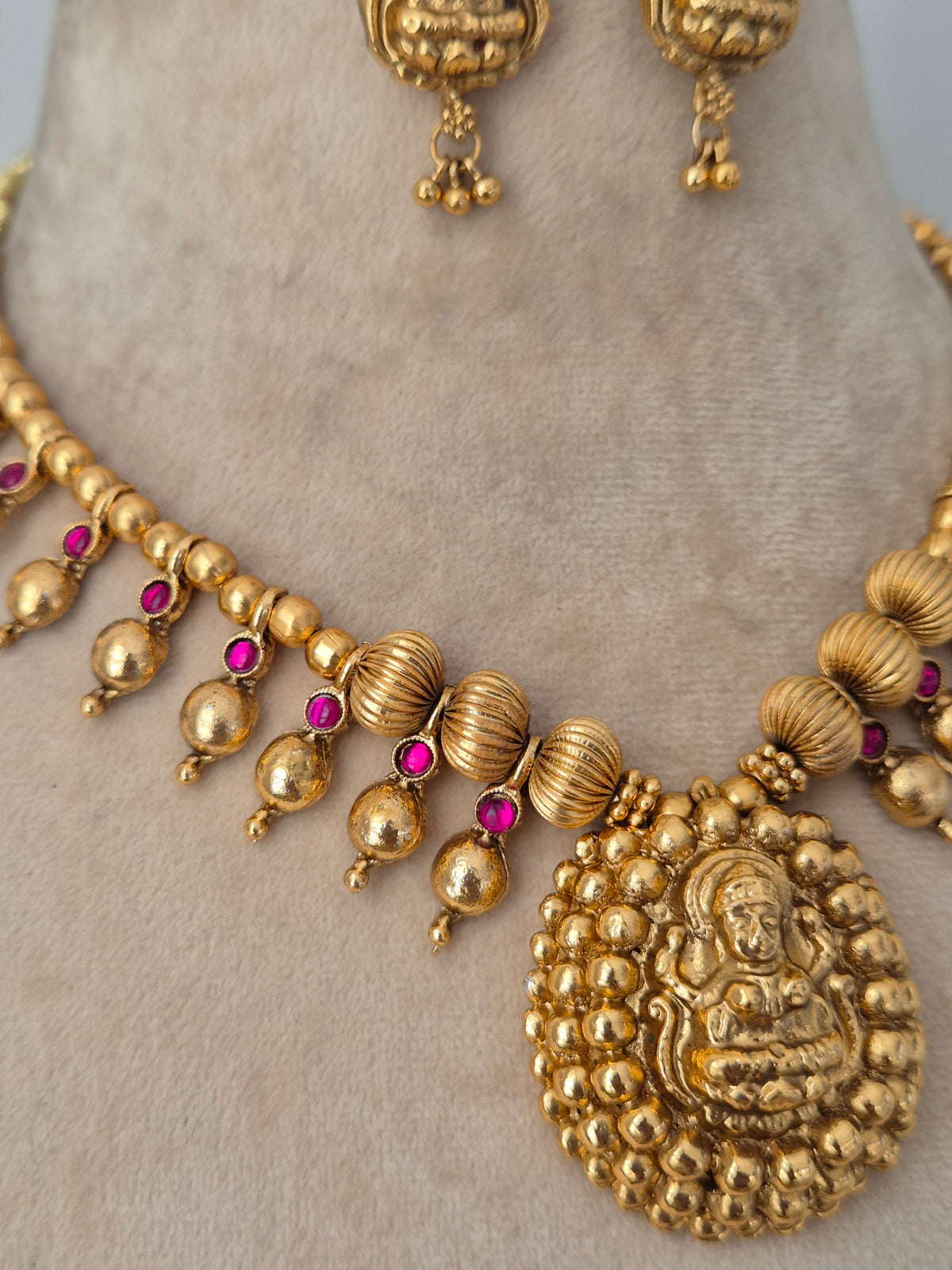 Jeeva Necklace Set